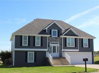 904 Rosewood Dr, Cameron, MO 64429
