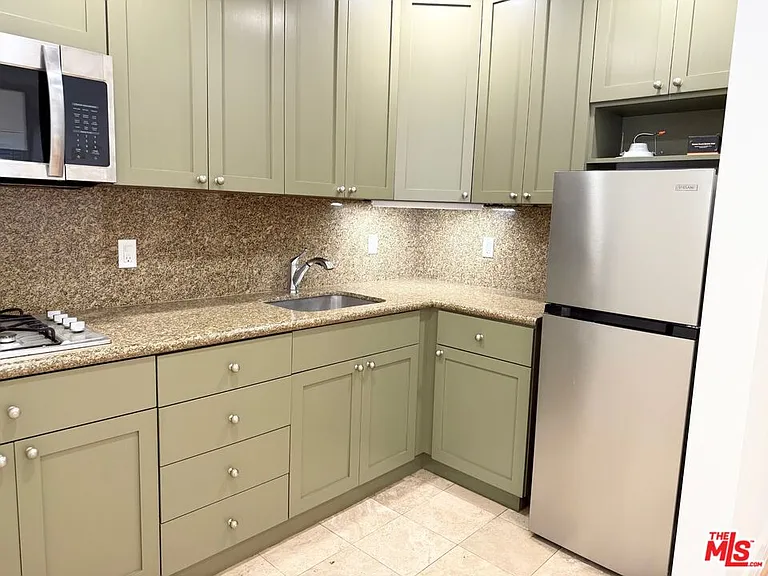 204 S Reeves Dr #204 — Photo 10