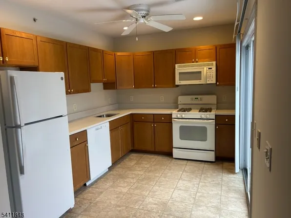 31 Wilshire Ter, Kinnelon Boro, NJ 07405