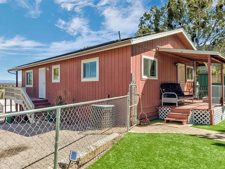 221 E Pine St — Photo 29