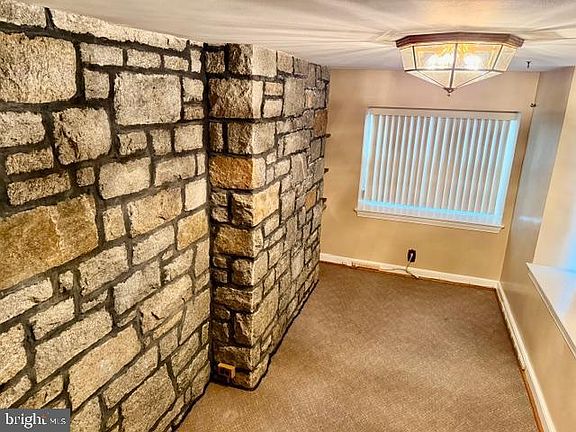 4th image of 526 Brighton Rd