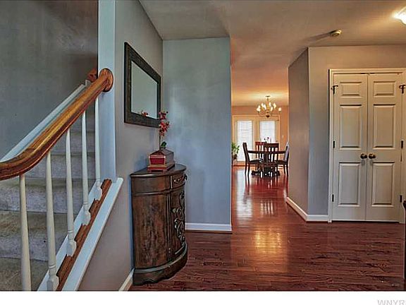 3rd image of 29 Thornapple Ln