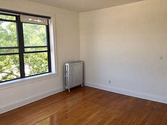 2nd image of 2392 24th St APT 4A
