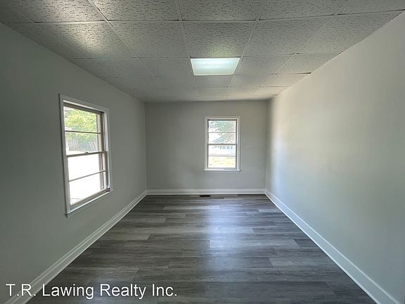 3rd image of 703 Clara St