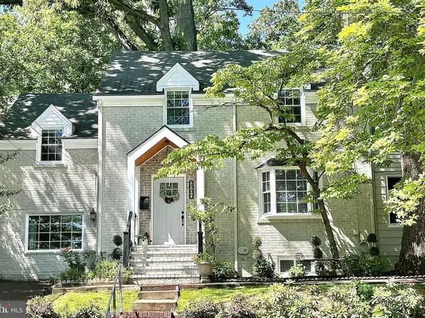 2700 S Grant St, Arlington, VA 22202