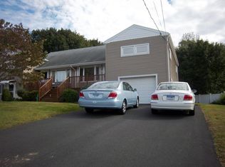 22 William St, Waterford, CT 06385