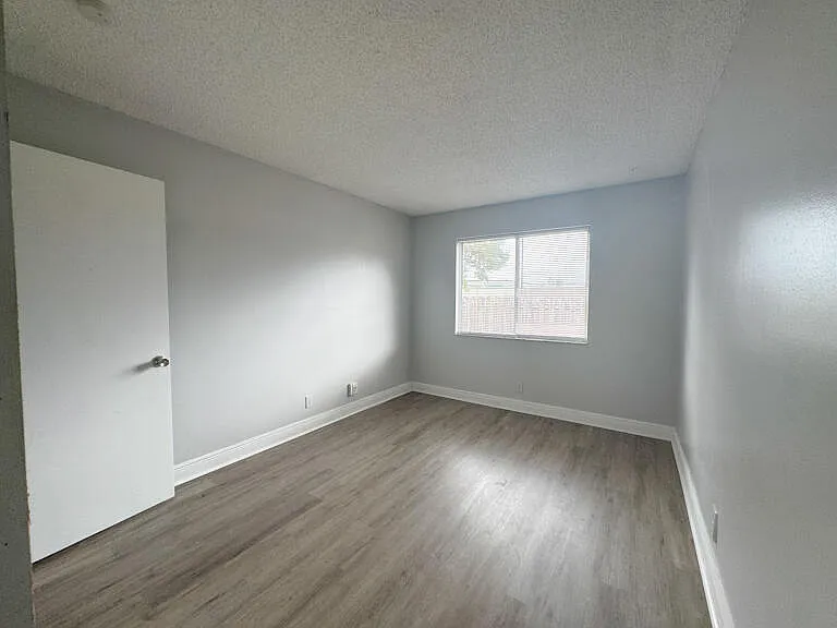 4852 Orleans Ct #D — Photo 23
