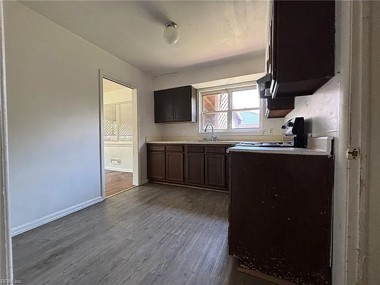 2901 E Malden Ave — Photo 8