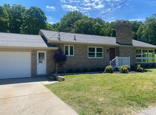 752 Ada Dr SE, Ada, MI 49301