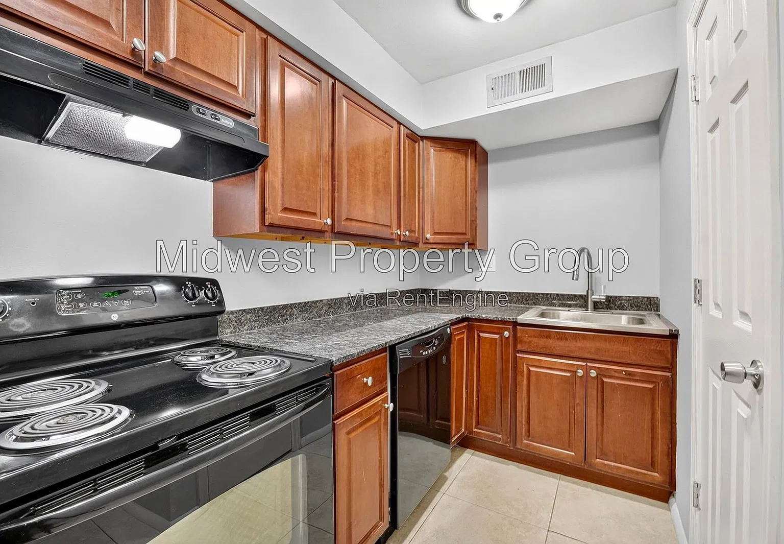 Parkwood Apartments — Photo 1