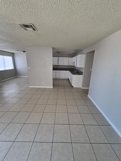 2 bed, 1043 sqft, $1,250 — Photo 1