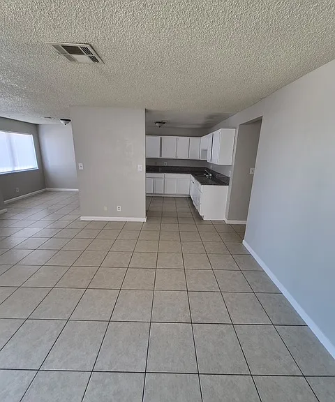 2293 Exeter Dr #B — Photo 1