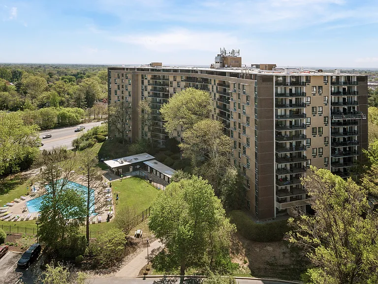 Towers at Wyncote — Photo 33