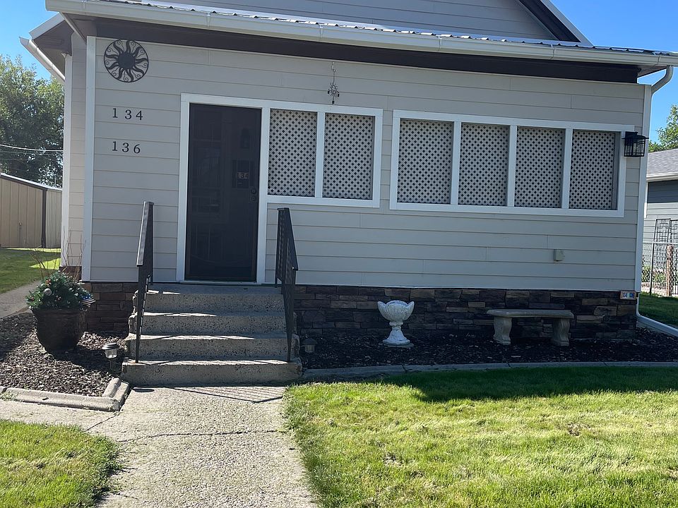 1st image of 134 Custer Ave #1/2