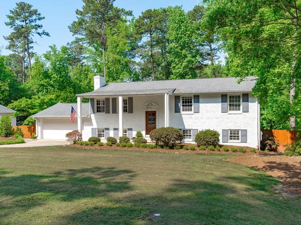 4109 Huckleberry Dr, Raleigh, NC 27612