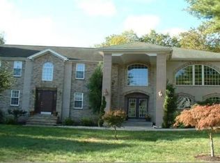 18 Medeiros Ln, Dartmouth, MA 02747