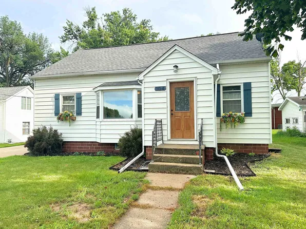 104 E Division St, West Bend, IA 50597