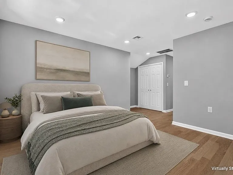 74 W 52nd St #2 — Photo 3