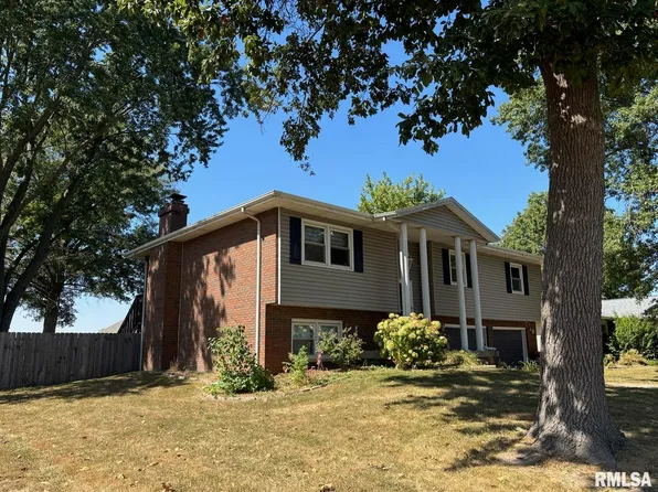 50 Margaret Ct, Pawnee, IL 62558