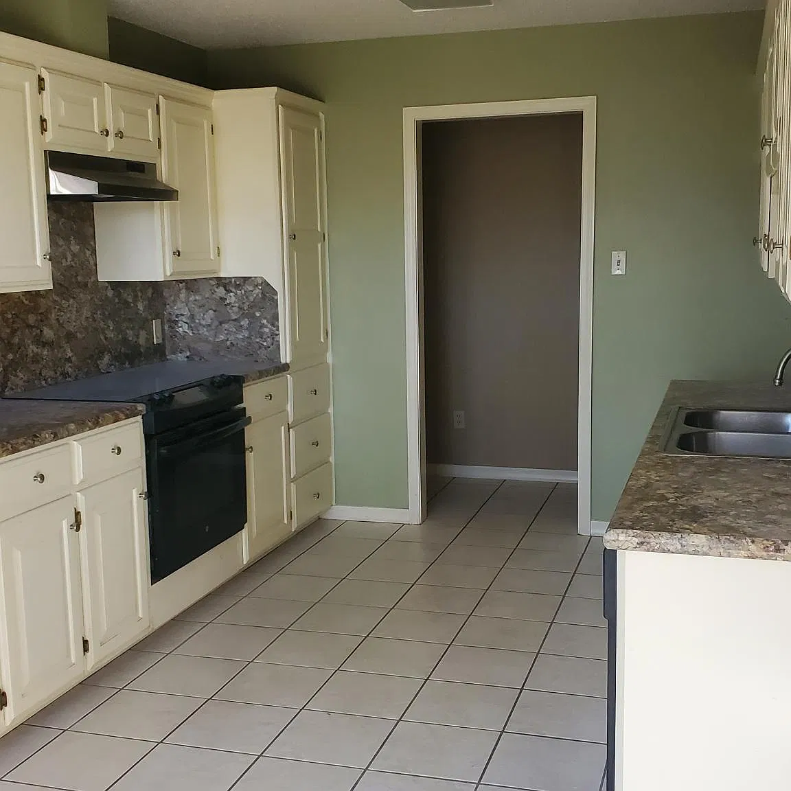 3 bed, 1944 sqft, $1,600 — Photo 2