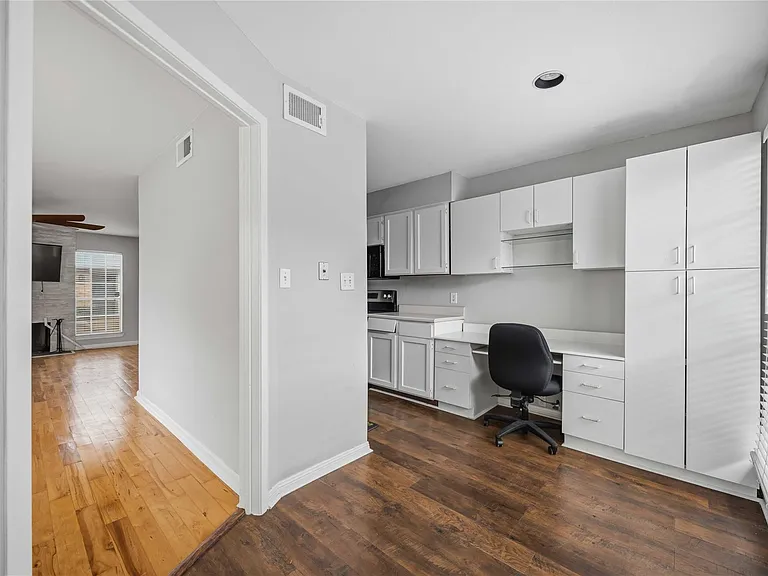 6201 Beverlyhill St #30 — Photo 10