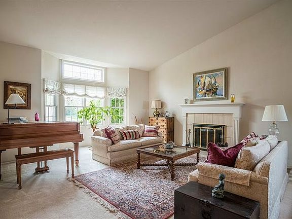 4th image of 156 Mesa Verde Way
