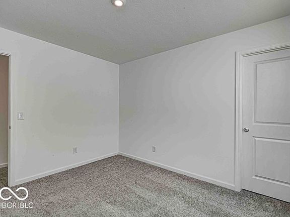 5th image of 2005 Oak Leaf Way