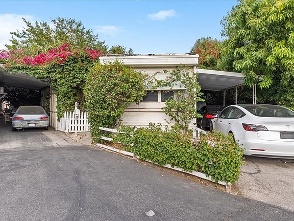 3rd image of 2 Canterbury Dr