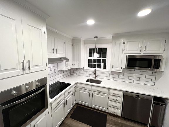 2nd image of 1921 Greenhurst Dr