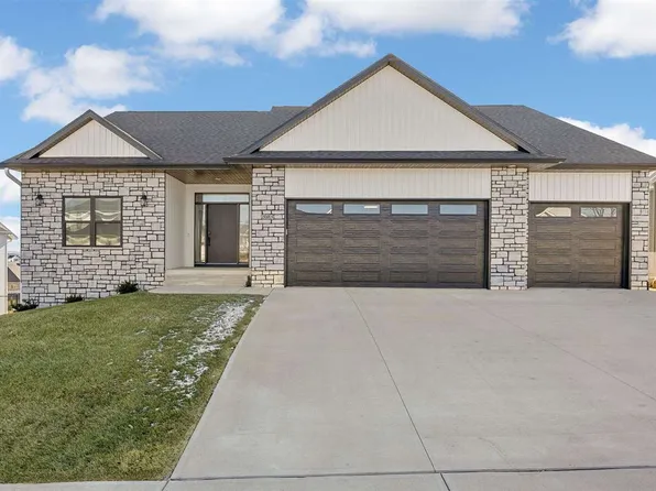 505 Dogwood Ln, Tiffin, IA 52340