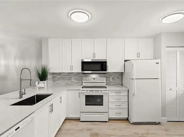 3071 Sandpiper Bay Cir, Naples, FL