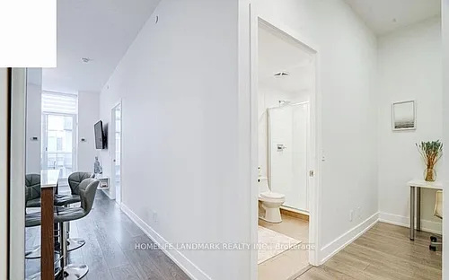9471 Yonge St Photo 1