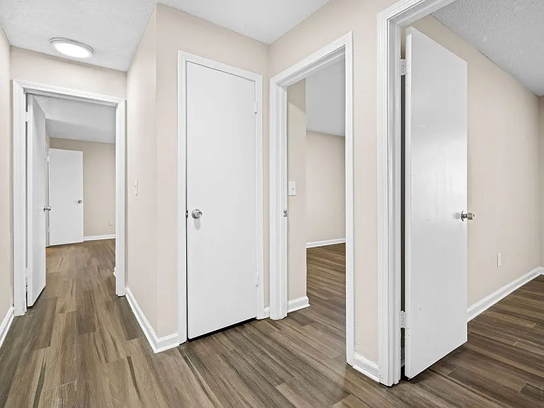 Castle Creek Apartments: Welcome Home to Comfort and Premier Living in Decatur, GA — Photo 56