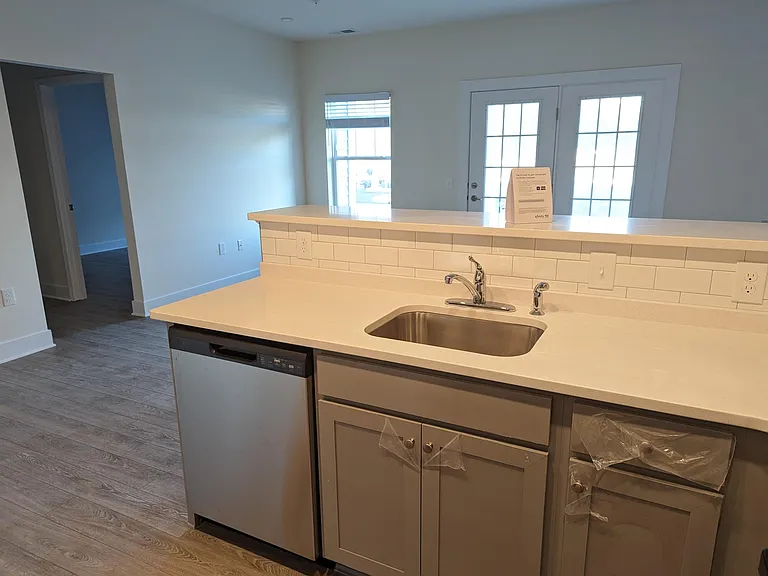 College Park Apartments — Photo 11
