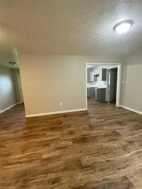 3 bed, 1326 sqft, $1,400 — Photo 2