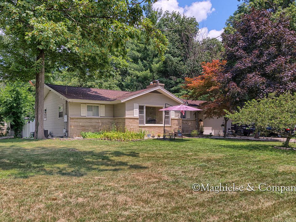 1st image of 1561 Oakwood Dr
