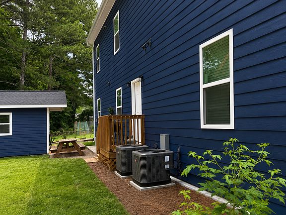 4th image of 106 Meadowlark Ln