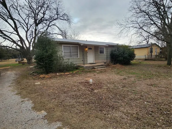 103 S 6th St, Bangs, TX 76823