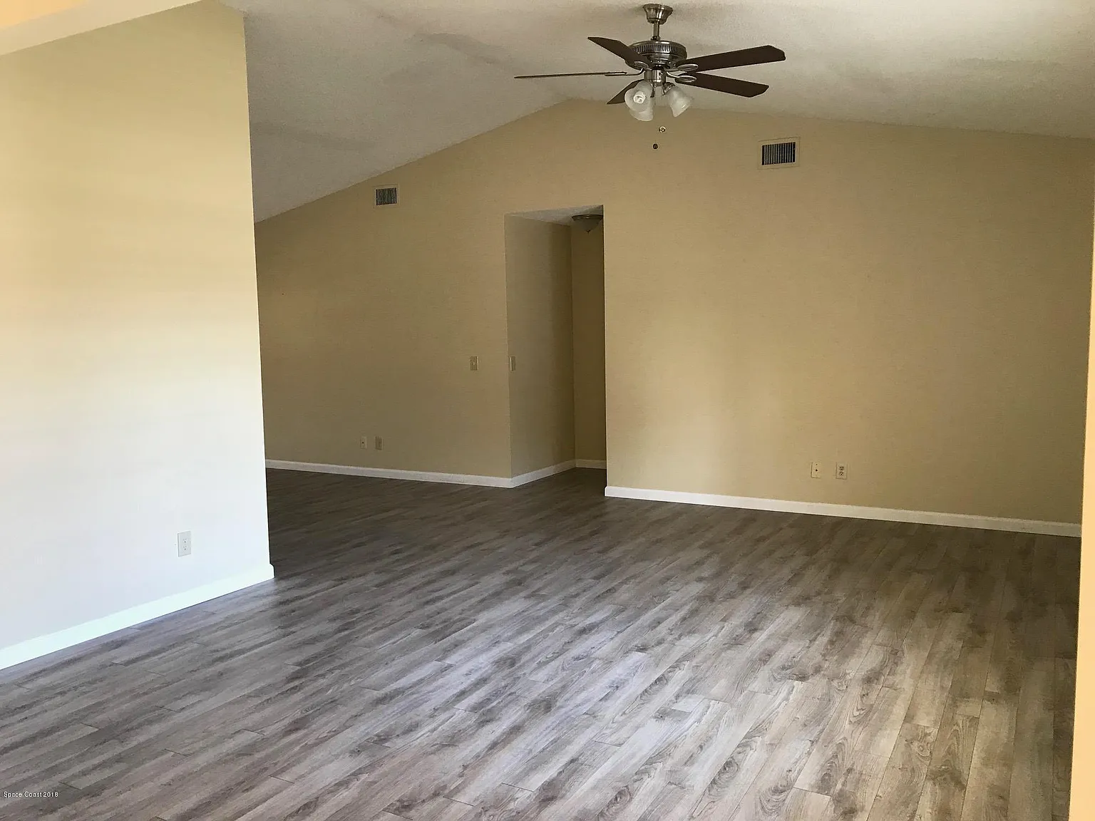 3 bed, 2.0 bath, 1696 sqft, $2,500 — Photo 2
