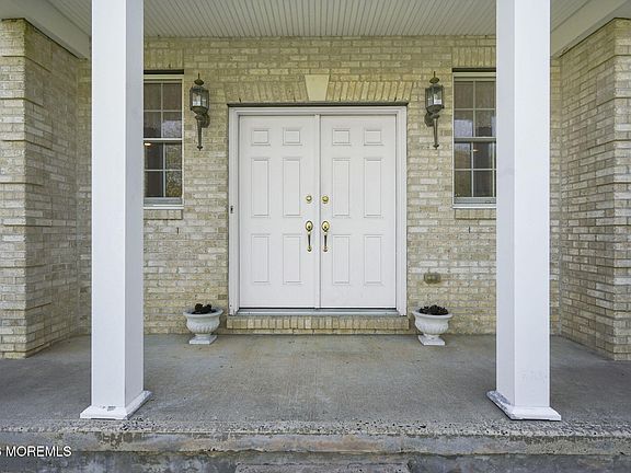 4th image of 10 Rockingham Court