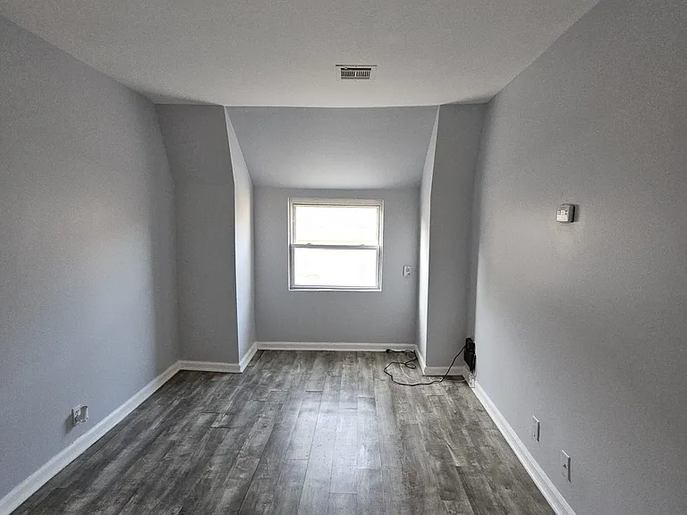 181 N 12th St #3 — Photo 8