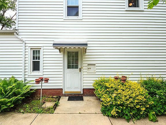 5th image of 299 E 270th St