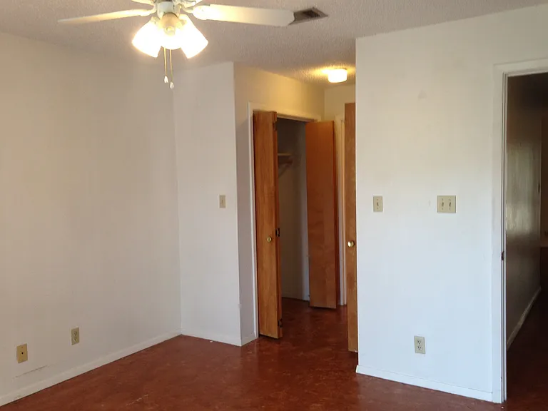 500 E Riverside Dr #211 — Photo 16