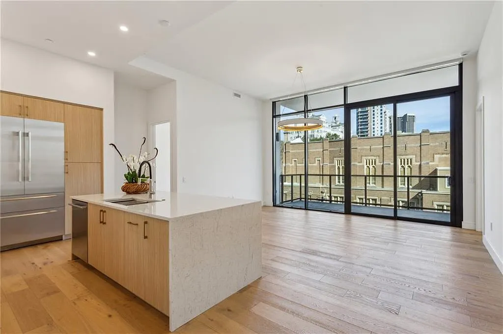 2 bed, 2.5 bath, 1470 sqft, $8,100 — Photo 4