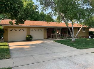 706 Burgess Rd, Yankton, SD 57078