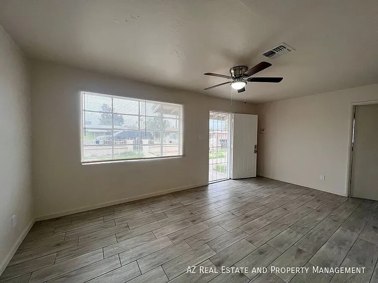 2233 E Wood St — Photo 13