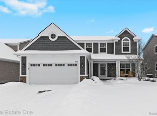 924 Riverstone Ct, Milford, MI 48381