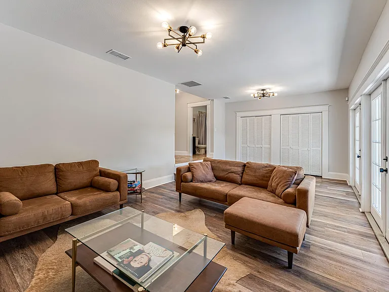 2512 W Palm Dr — Photo 22