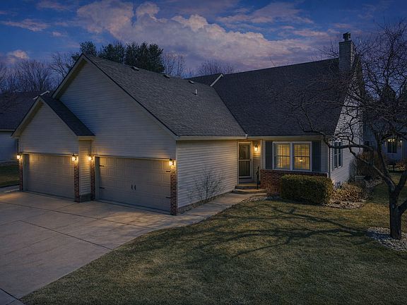 3rd image of 20 Crystal Ct