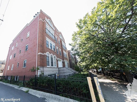 4th image of 2741 N Southport Ave #1528